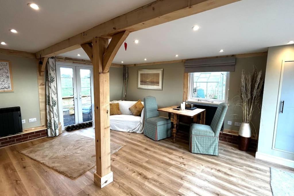 The Old Workshop - A Cosy Country Retreat Gloucester Exterior foto
